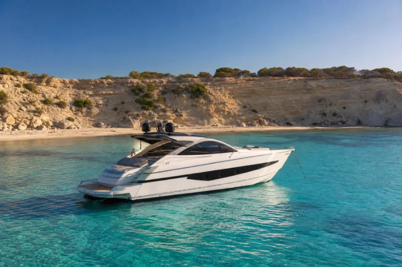 Yate en aguas de Mallorca